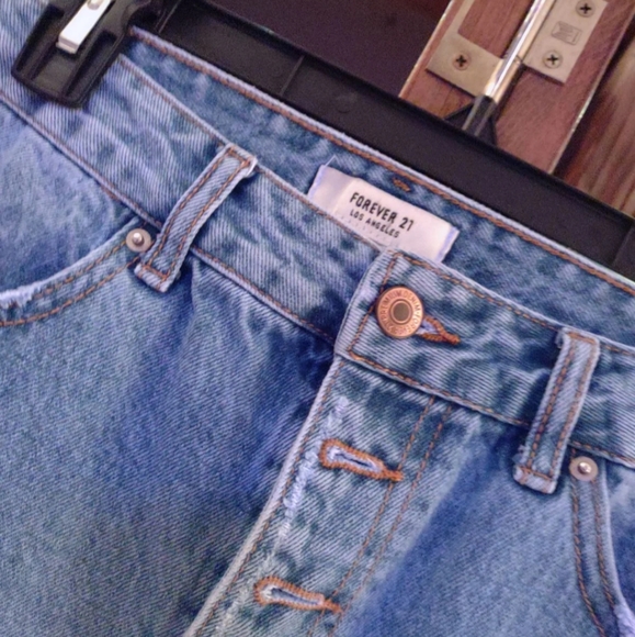 Distressed jean mini skirt - Picture 2 of 4